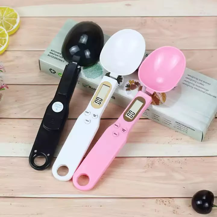 Digital scale spoon in black, white and pink